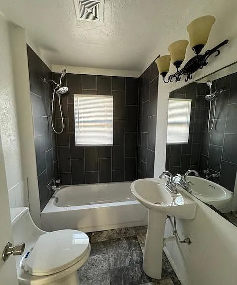 721 W Ford St — Photo 2