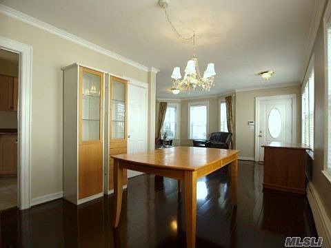 5th image of 106 Brown St