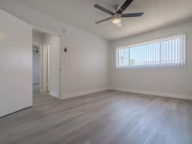 4060 Stevely Ave — Photo 13