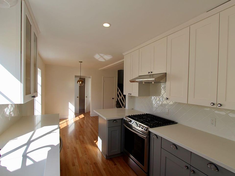 Completely Remodeled Kitchen/Dining Area