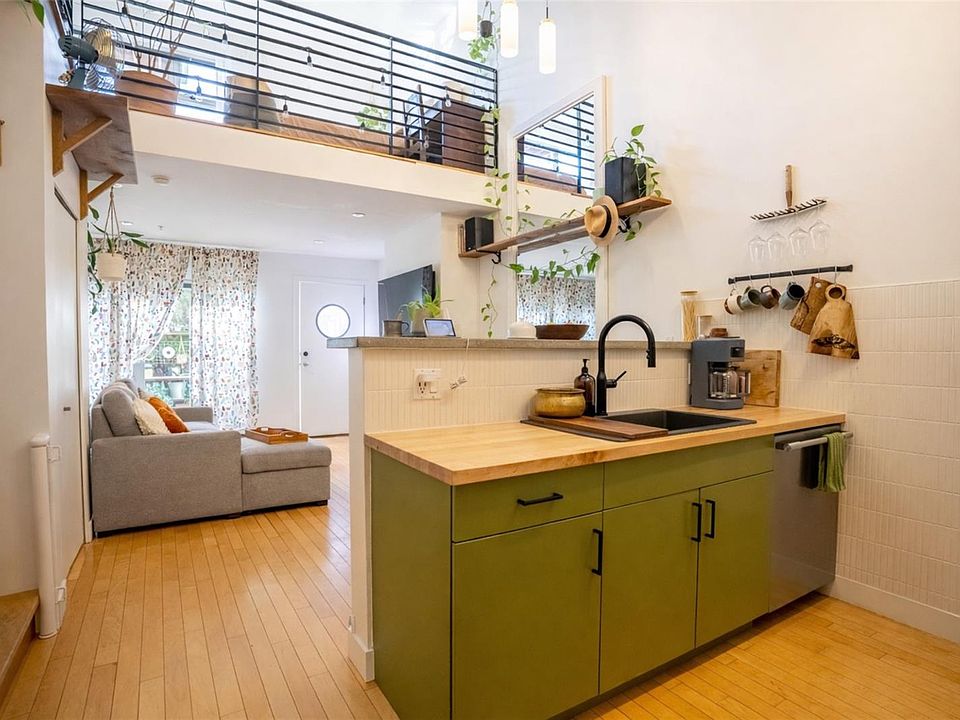 1st image of 797 Tyee Rd #4