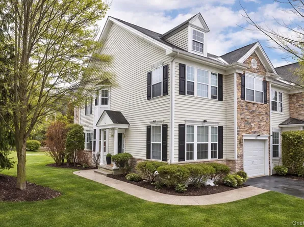 17 Gillian Court, Monroe, NY 10950