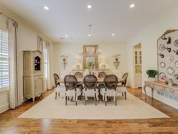 3rd image of 4517 W Woodlawn Cir