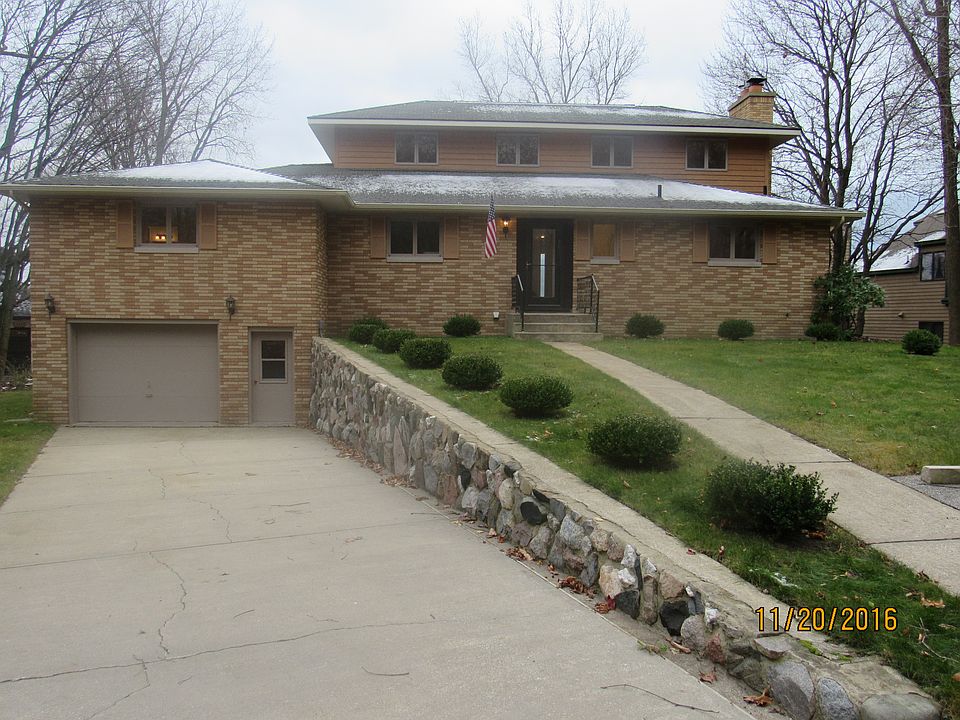 3215 Memorial