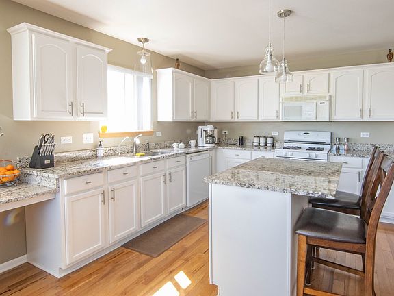 4th image of 15739 Rolland Dr