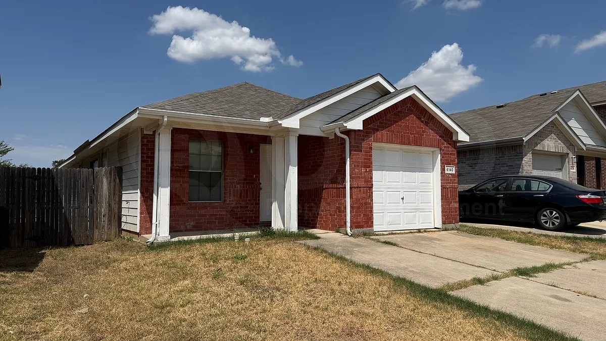 3 bed, 2.0 bath, 1219 sqft, $1,799 — Photo 2