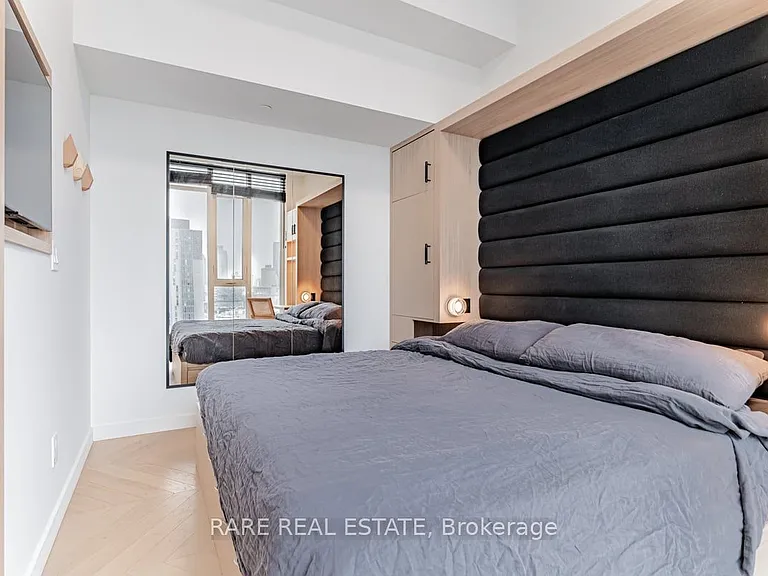 297 College St #Penthouse 5 — Photo 31