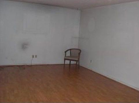 3rd image of 904 SE 10th St