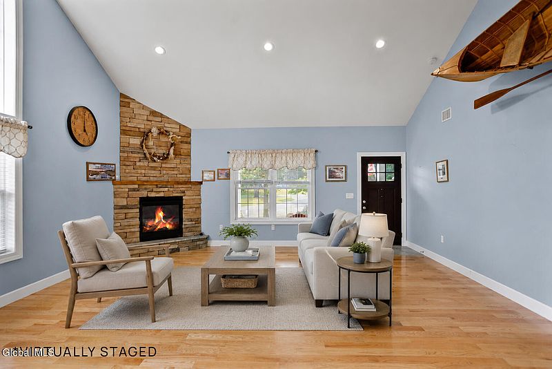 4th image of 12 Stillwood Lane