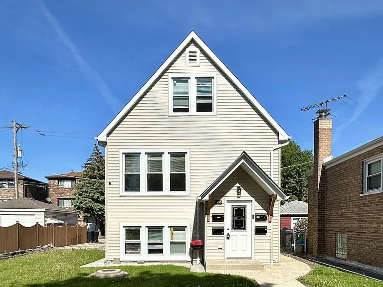 5433 S Millard Ave #3 — Photo 1