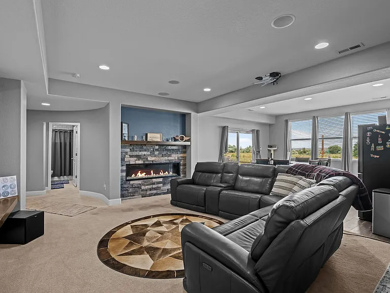 15411 Village Cir — Photo 31