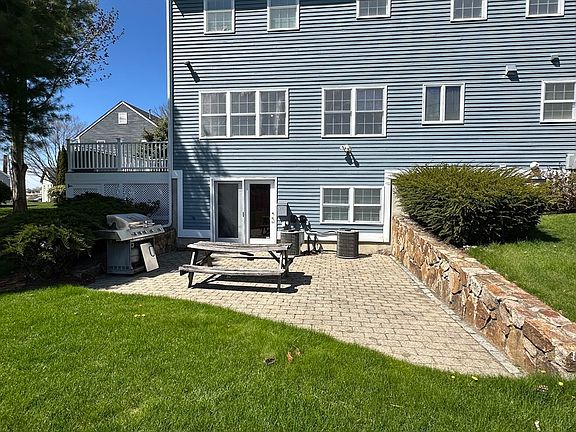 3rd image of 173 Water St