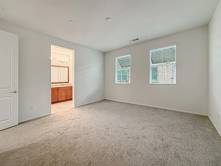 389 Castiano St — Photo 12