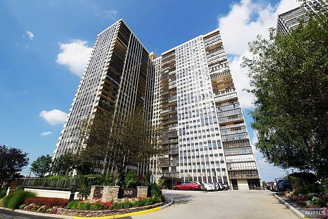 1st image of 300 Winston Dr APT 2323