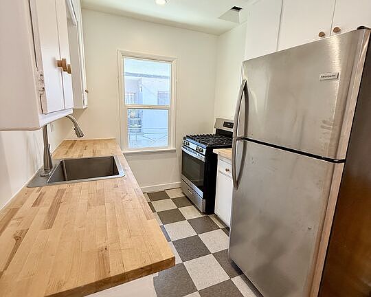 4th image of 1143 N Formosa Ave #7