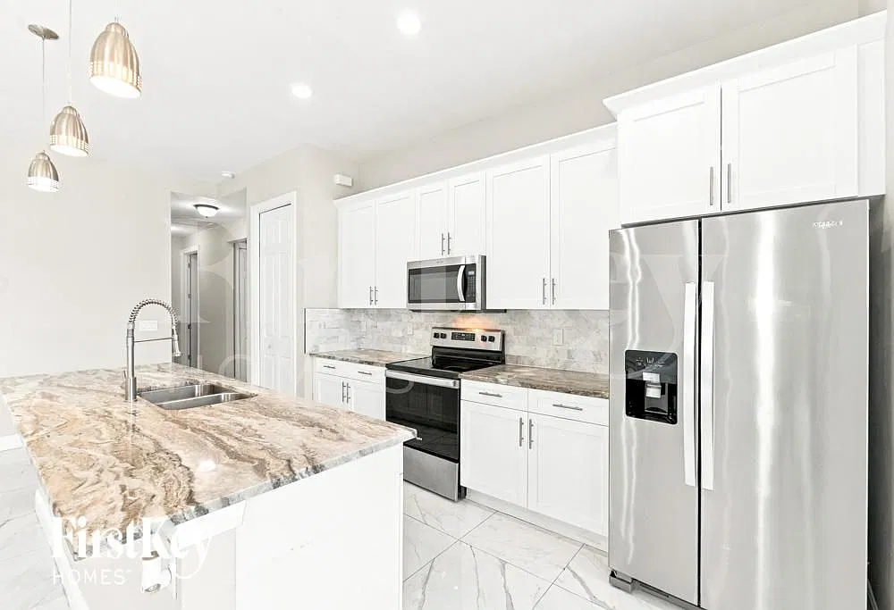 4 bed, 3.0 bath, 2357 sqft, $2,720 — Photo 4