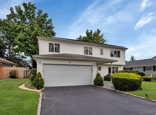 33 Randy Ln, Plainview, NY 11803