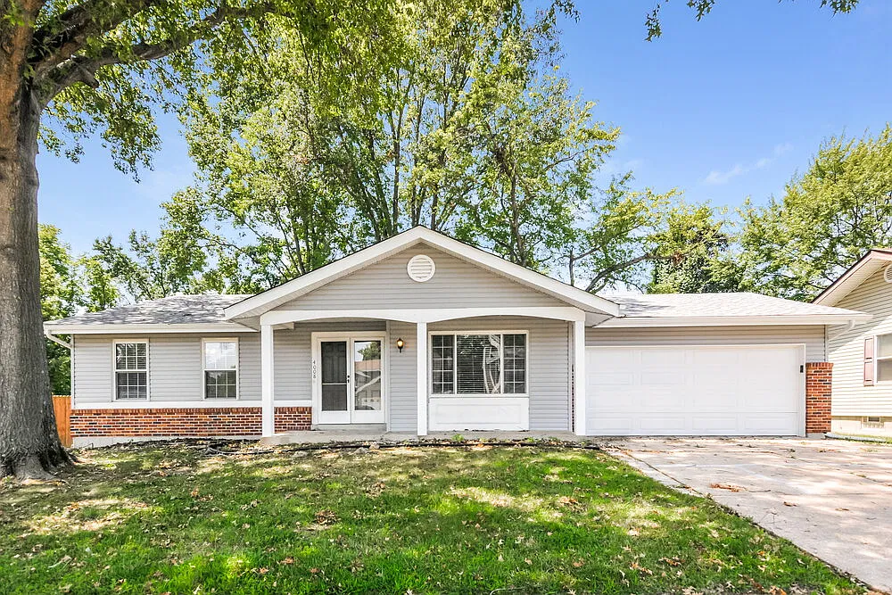 3 bed, 2.5 bath, 1358 sqft, $1,930 — Photo 1
