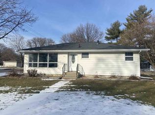 1004 Manor Dr, Mason City, IA 50401
