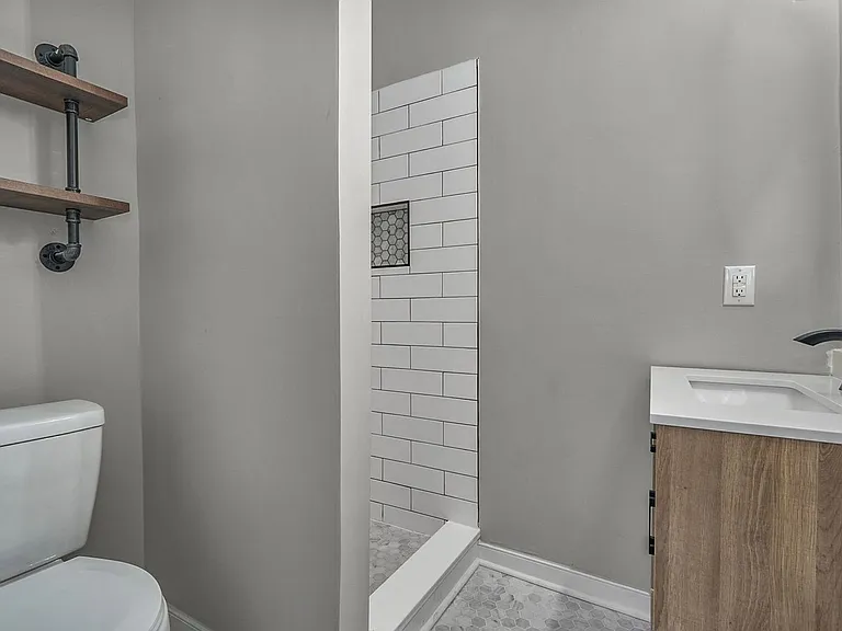 2215 W Grace St #2 — Photo 10