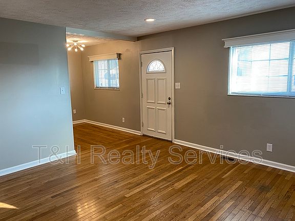 3rd image of 6240 Norwaldo Ave