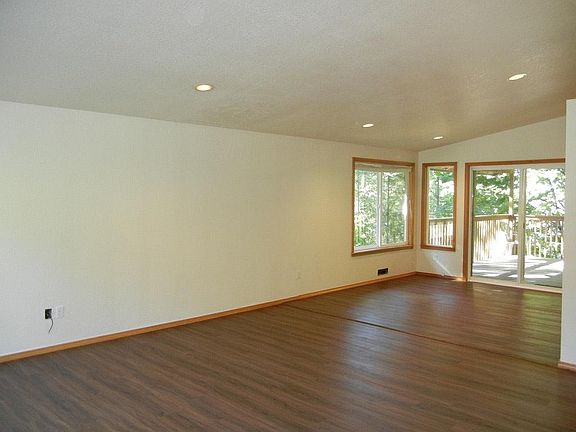 4th image of 2030 142nd Ave SE