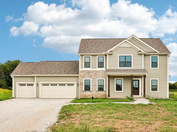 W275N8210 Harvest COURT, Hartland, WI 53029