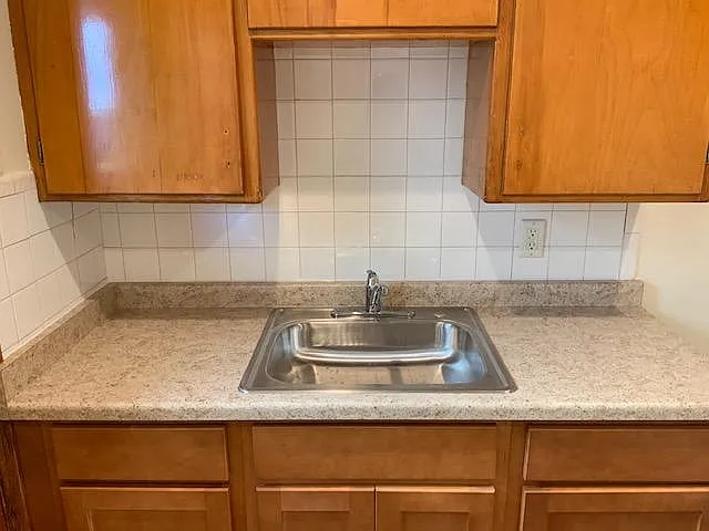 1 bed, 650 sqft, $840 — Photo 3