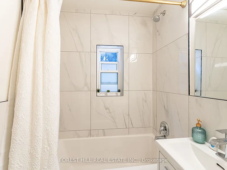 8 Victoria St #4 — Photo 14