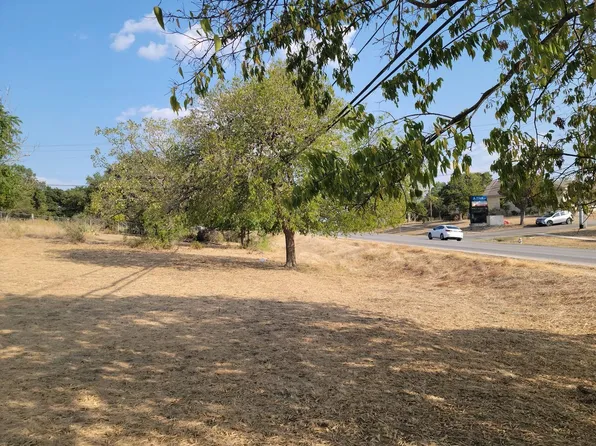 1524 Rr 12 Cir, San Marcos, TX 78666