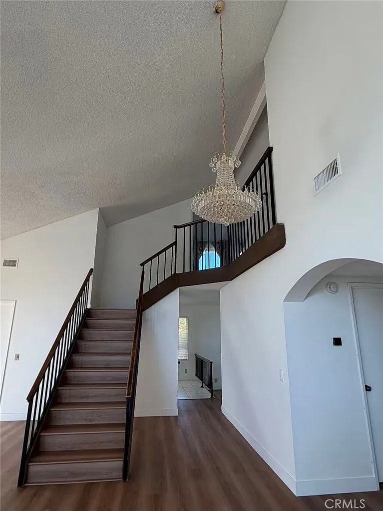 4 bed, 2378 sqft, $4,300 — Photo 2