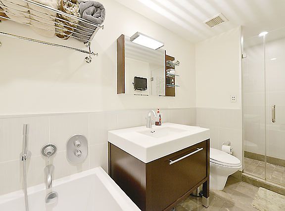 2nd image of 225 E 34th St APT 6K