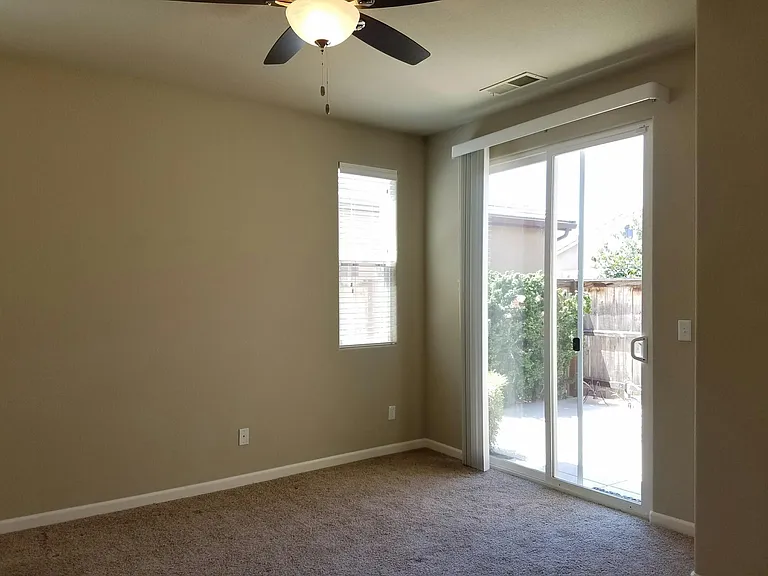 3919 Heritage Ave — Photo 10
