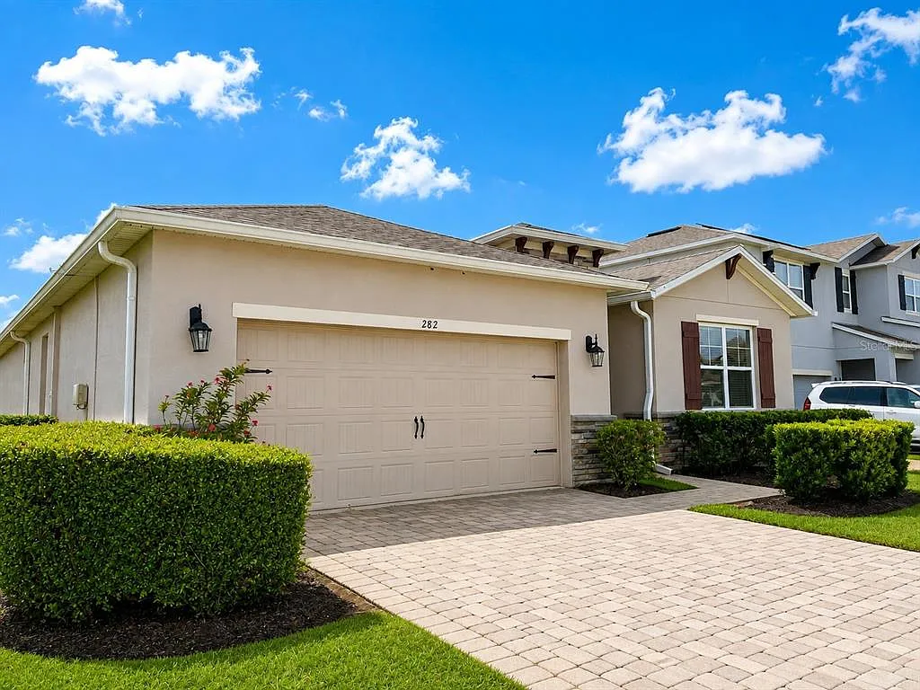 4 bed, 2.0 bath, 2047 sqft, $2,250 — Photo 3