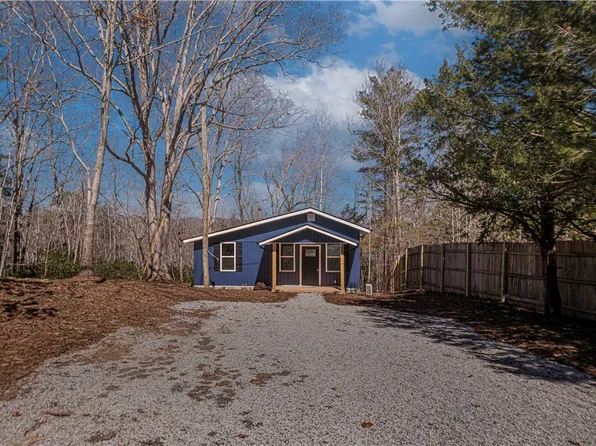 450 Crestwood Dr, Salem, SC 29676