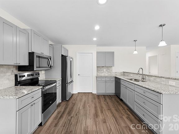 3rd image of 110 W Iowa Ave