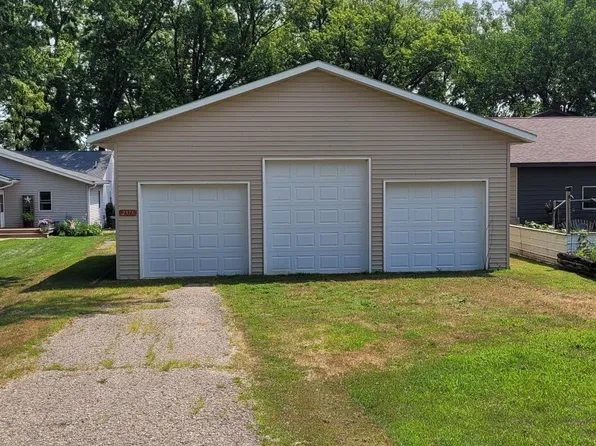 2375 Cottonwood Lake Dr, Windom, MN 56101