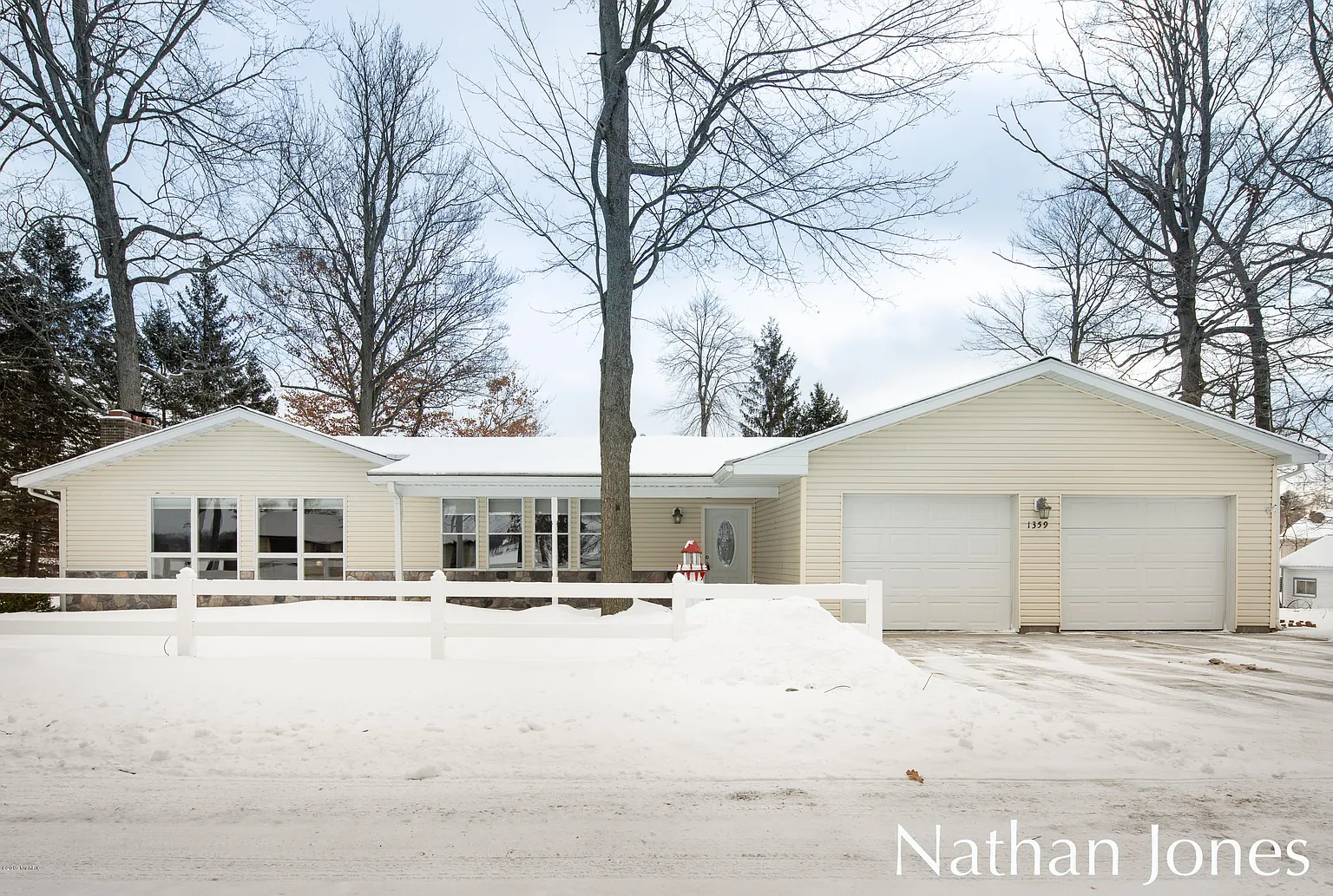 1359 White Birch Dr photo 1