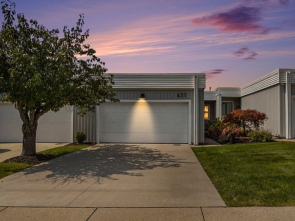 3rd image of 431 Sand Dr #27
