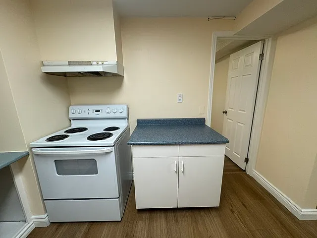 182 Lynnbrook Cres #2 — Photo 8