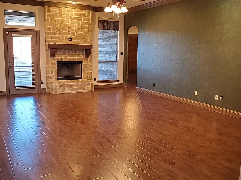 1621 Colonial Dr — Photo 5