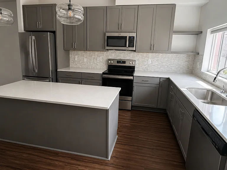 1942 NE 7th Ct — Photo 3
