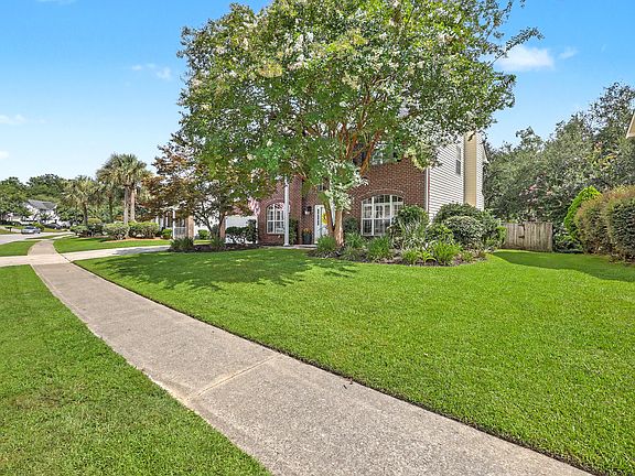 5th image of 203 N Pembroke Dr