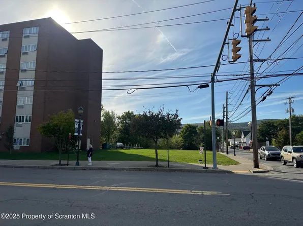 48 S Main St, Carbondale, PA 18407