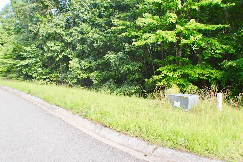 2nd image of 823 Mill Pond Way