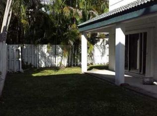 341 NE 212th St, Miami, FL 33179