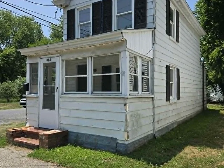 913 Pine St — Photo 2