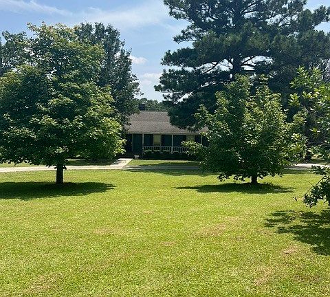 3rd image of 64 Lake Dr