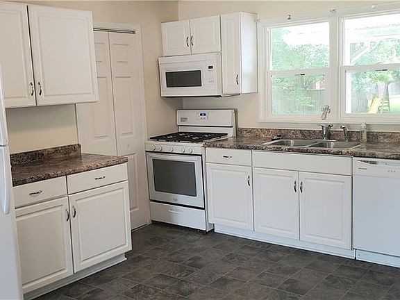 3rd image of 375 Park St