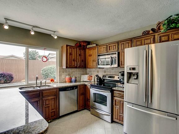 5th image of 1906 Forestdale Dr